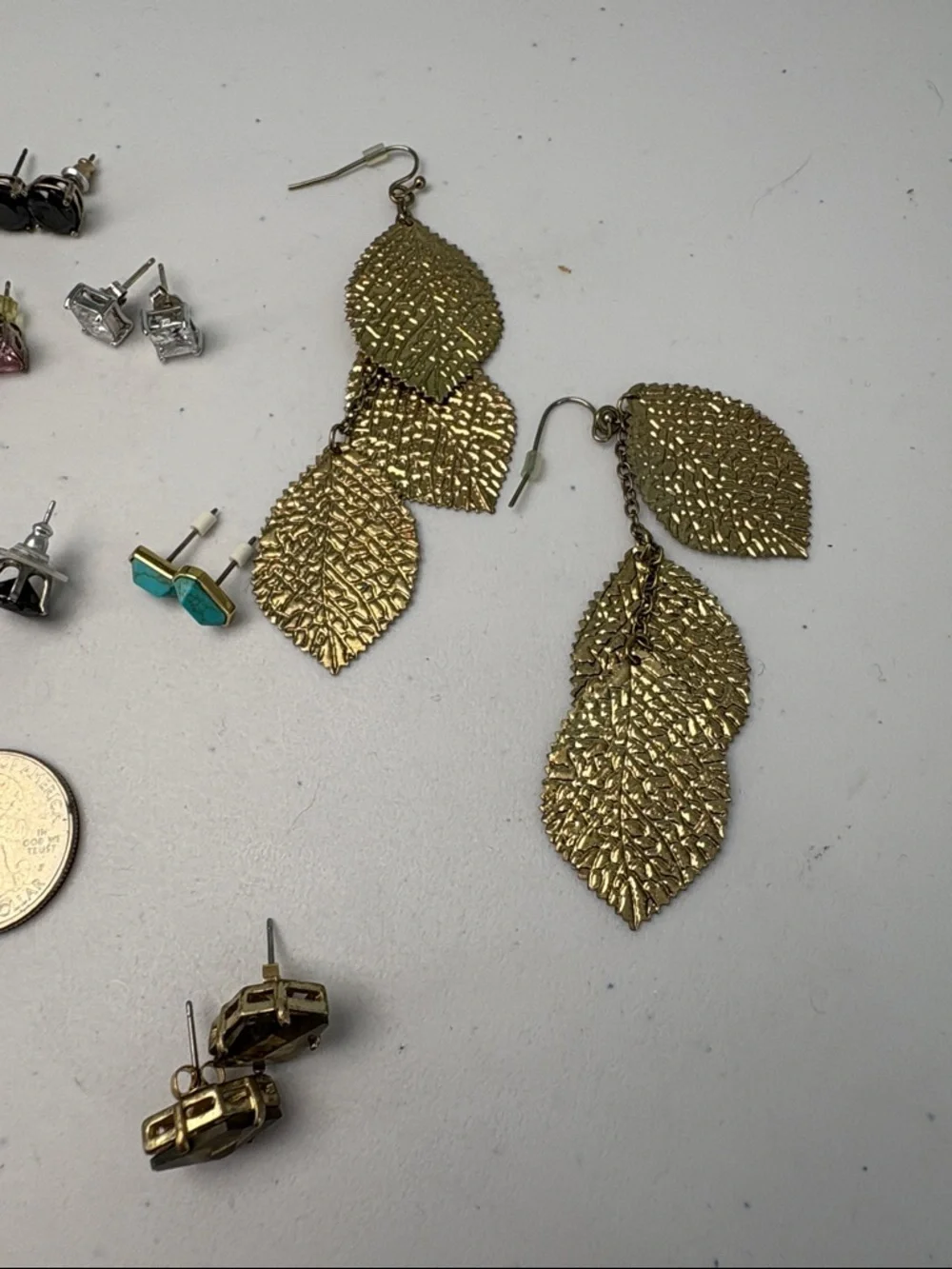 🐯12 pair of costume jewelry earrings